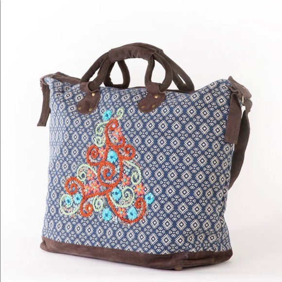 Lovestitch Yucca Valley Weekender Bag - Picture 3 of 8